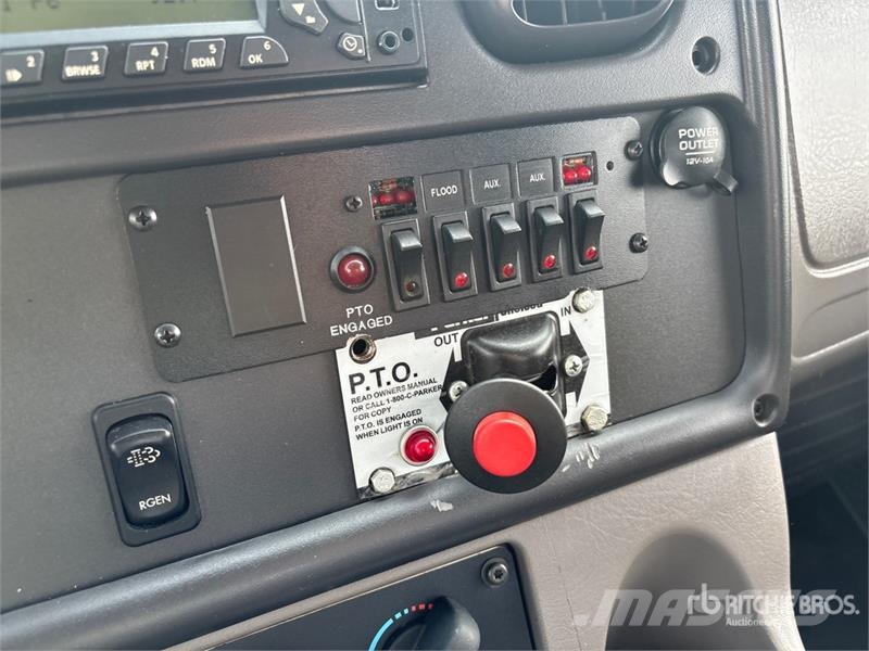 Freightliner M2 106 Hinausautot