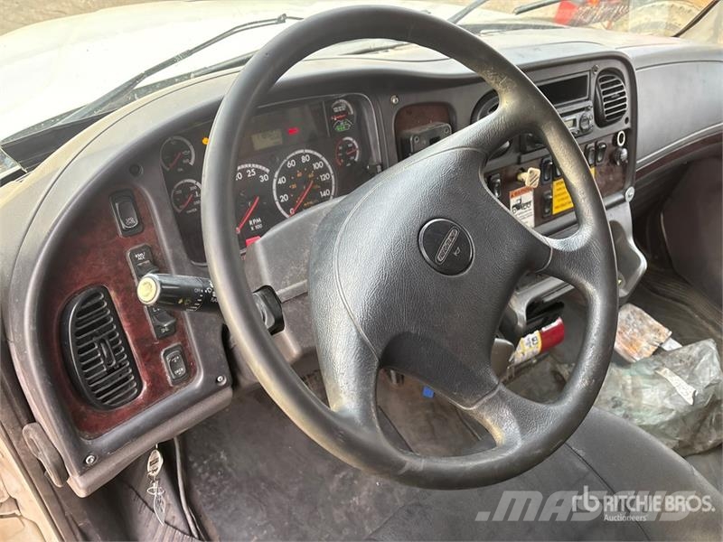 Freightliner M2 106 Kravas automašīnas - refrižeratori