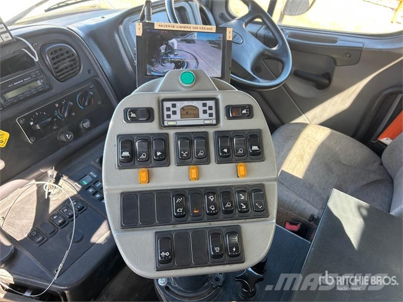 Freightliner M2 106 Šlavimo sunkvežimiai