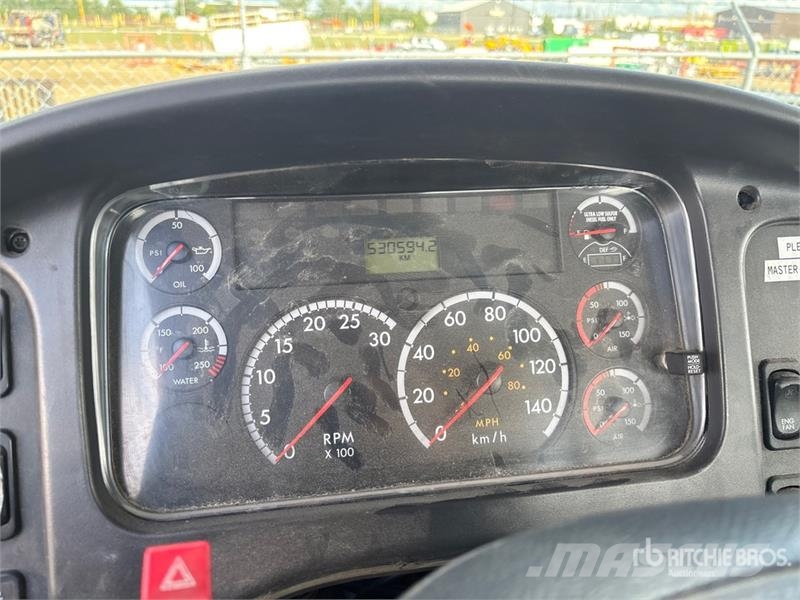 Freightliner M2 106 Cabinas