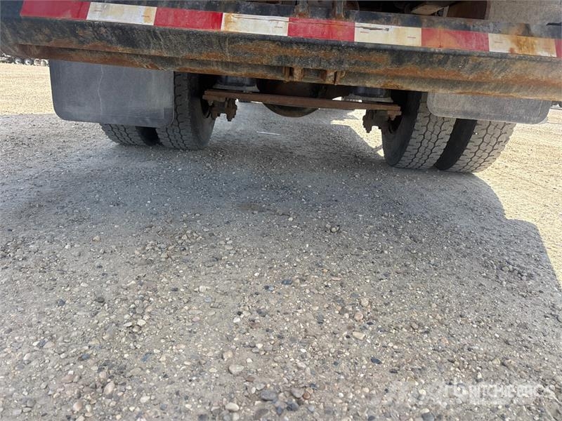 Freightliner M2 106 Фургони