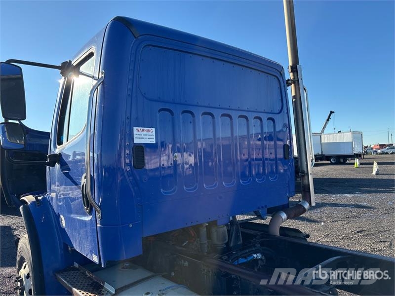 Freightliner M2 106 Hytter och interiör