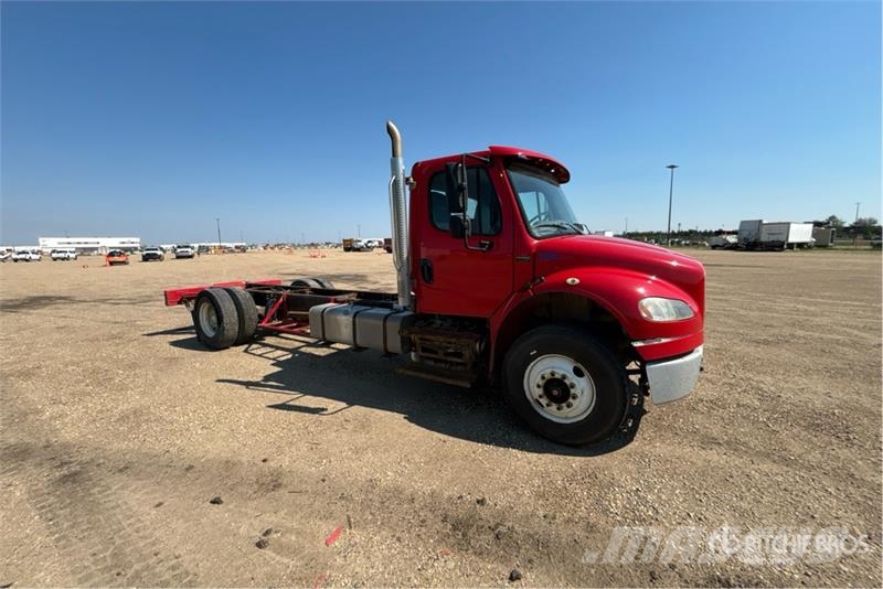 Freightliner M2 106 Kabiny a interiér