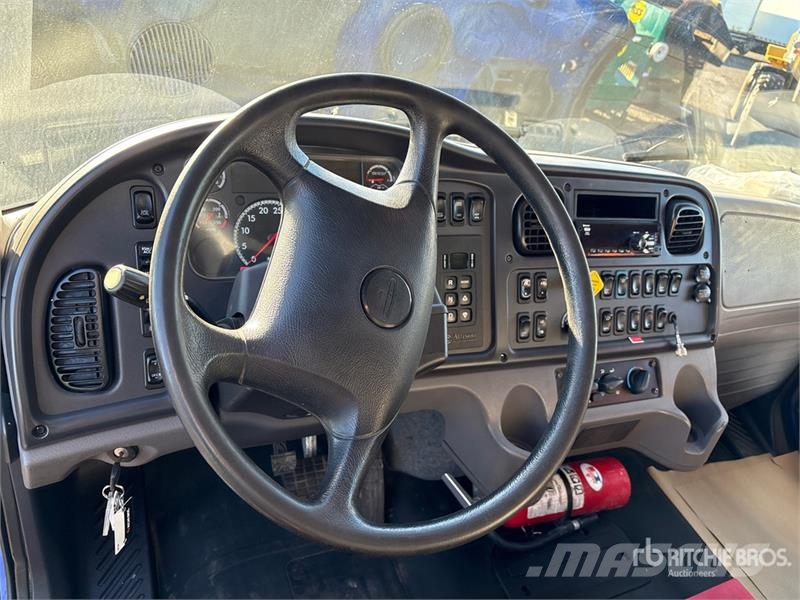 Freightliner M2 106 Hytter och interiör