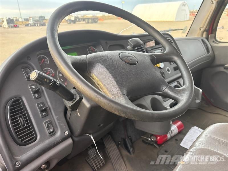 Freightliner M2 106 4x2 Van Truck Фургони