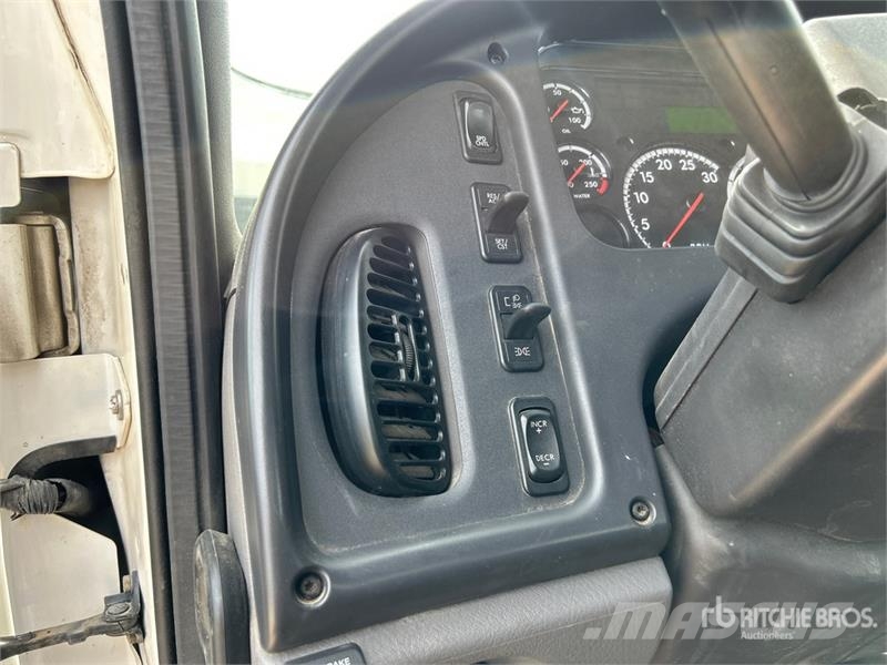 Freightliner M2 106 4x2 Rollback Truck Hinausautot