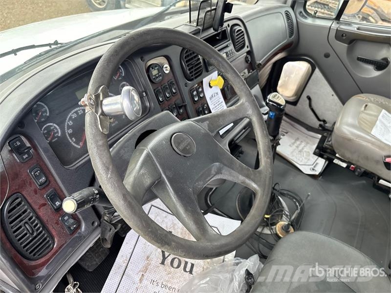 Freightliner M2 106 4x2 Extended Cab Tow Truck Hinausautot