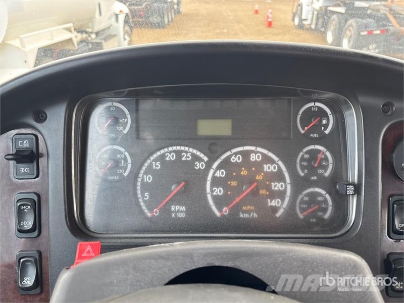 Freightliner M2 106 4x2 Extended Cab Tow Truck Hinausautot