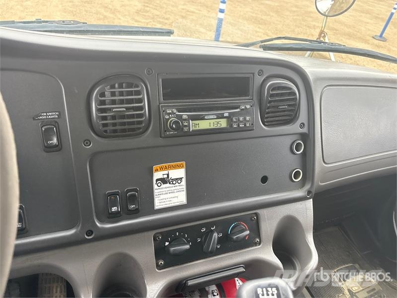 Freightliner M2 106 4x2 Van Truck Sanduk kamioni