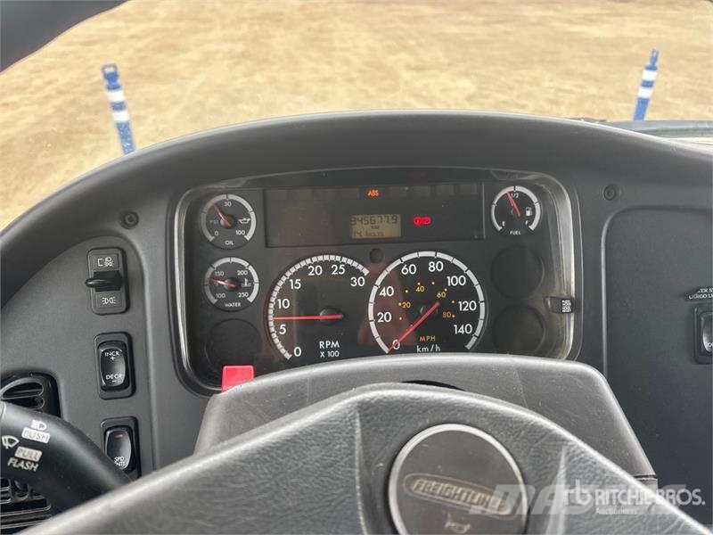 Freightliner M2 106 4x2 Van Truck Sanduk kamioni