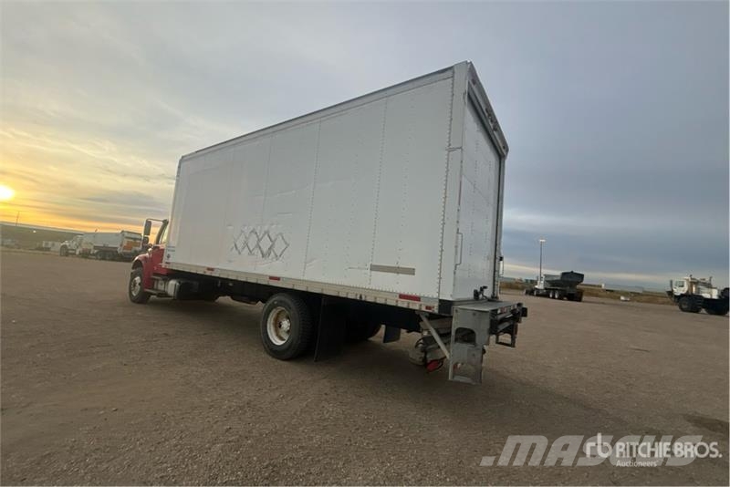 Freightliner M2 106 4x2 Van Truck Фургони