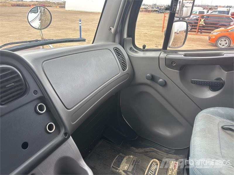 Freightliner M2 106 4x2 Van Truck Sanduk kamioni