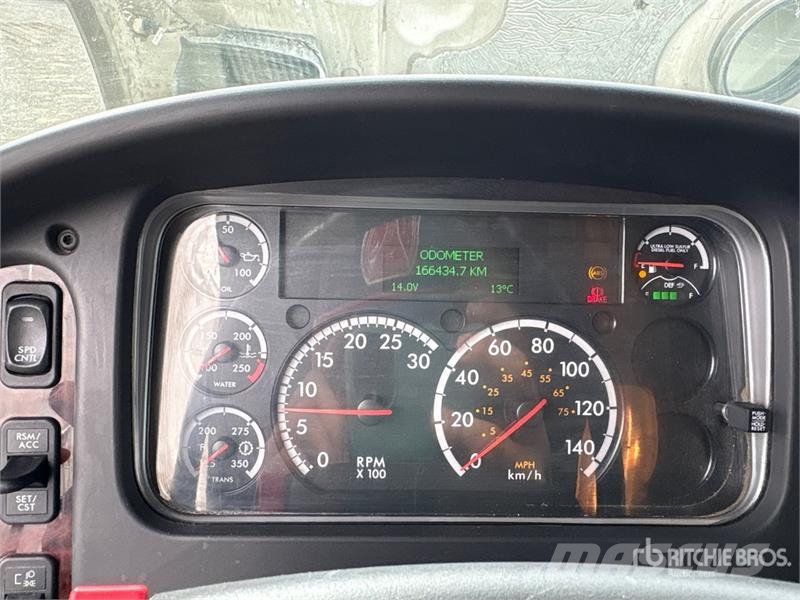 Freightliner M2 106 4x2 Freight Van Truck Фургони