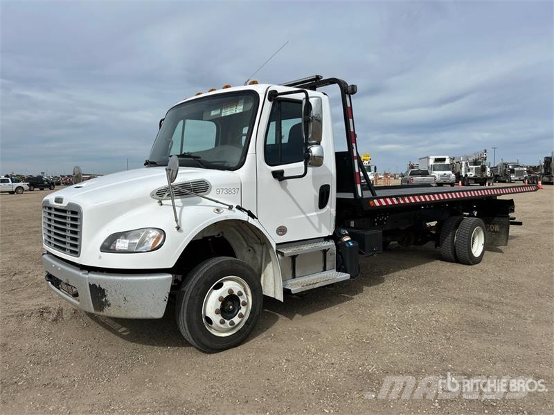 Freightliner M2 106 4x2 Rollback Truck Hinausautot