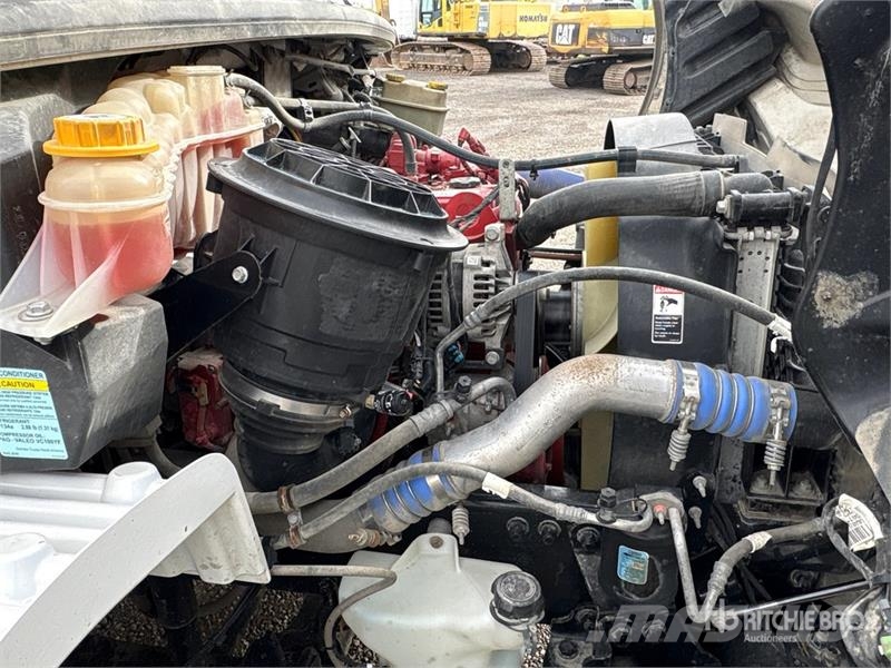 Freightliner M2 106 4x2 Freight Van Truck Фургони