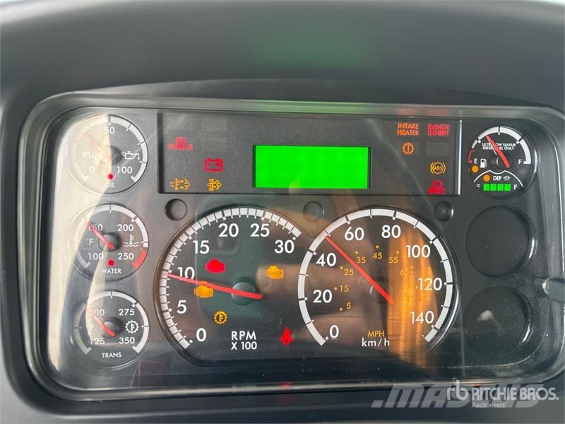 Freightliner M2 106 4x2 Freight Van Truck Sanduk kamioni