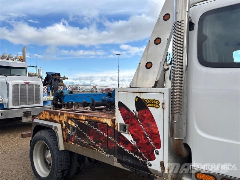 Freightliner M2 106 4x2 Extended Cab Tow Truck Hinausautot