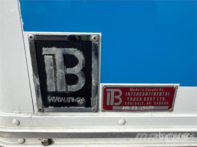 Freightliner M2 106 4x2 Freight Van Truck Фургони