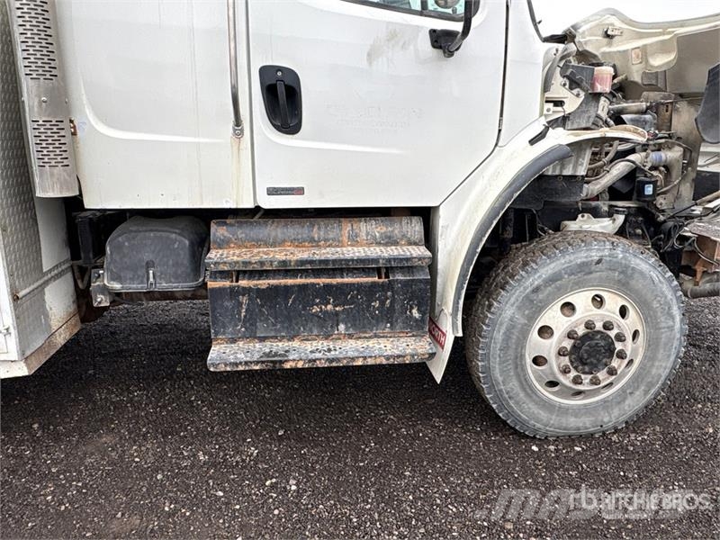 Freightliner M2 106 4x4 Extended Cab Service Truck 市政车