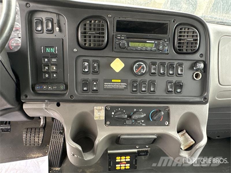 Freightliner M2 106 4x4 Extended Cab Service Truck 市政车