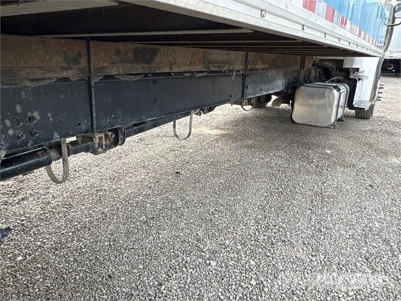 Freightliner M2 106 4x2 Freight Van Truck Фургони