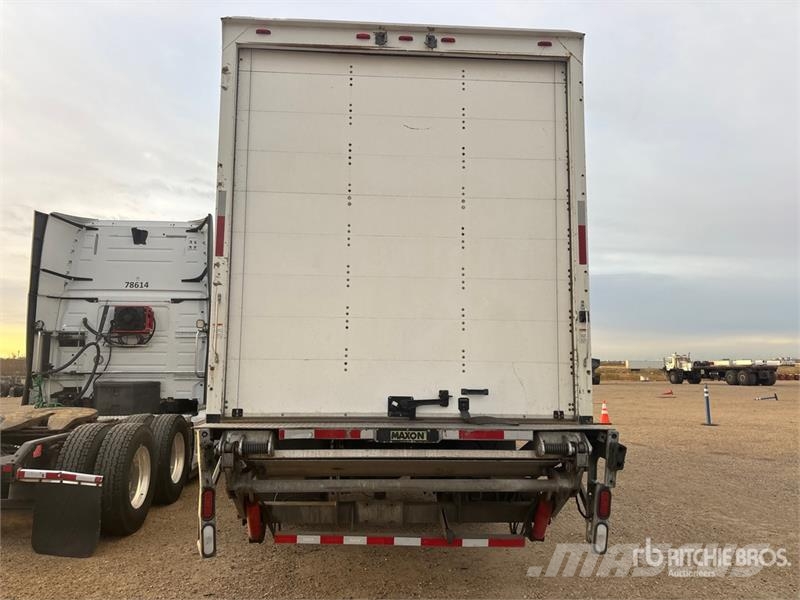 Freightliner M2 106 4x2 Van Truck Фургони