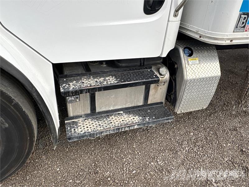 Freightliner M2 106 4x2 Freight Van Truck Sanduk kamioni