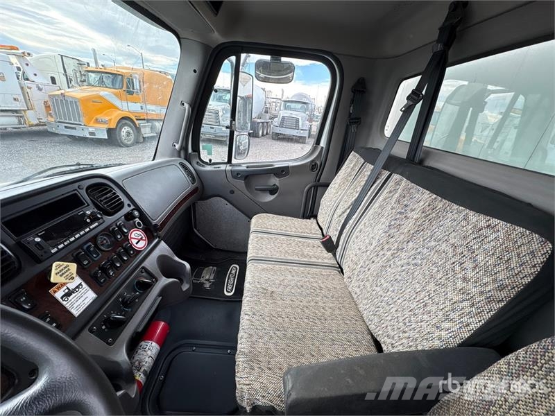 Freightliner M2 106 4x2 Freight Van Truck Sanduk kamioni