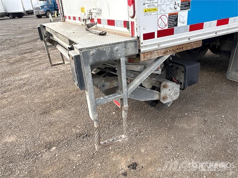 Freightliner M2 106 4x2 Freight Van Truck Sanduk kamioni