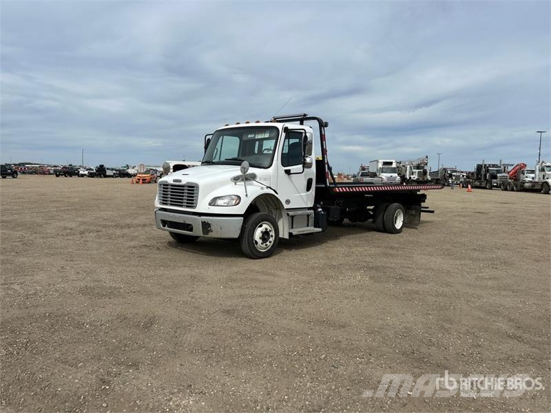 Freightliner M2 106 4x2 Rollback Truck Hinausautot