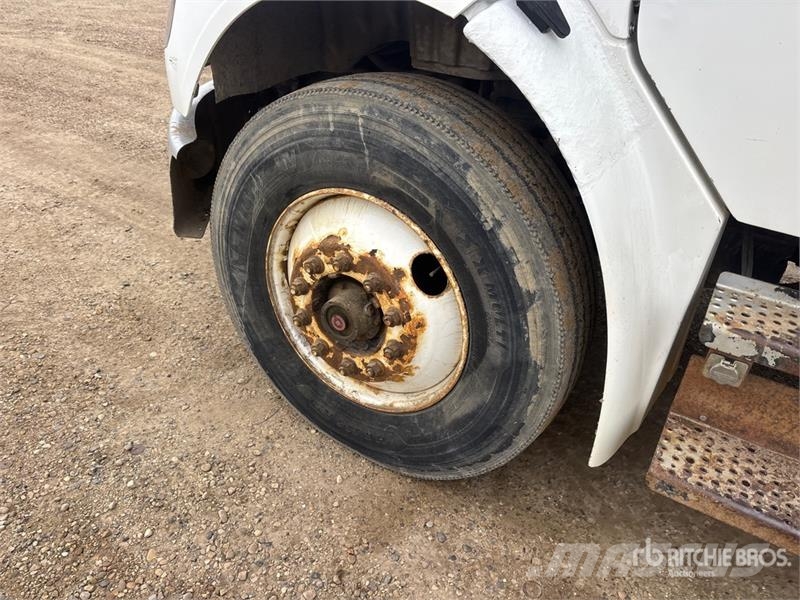 Freightliner M2 106 4x2 Van Truck Sanduk kamioni