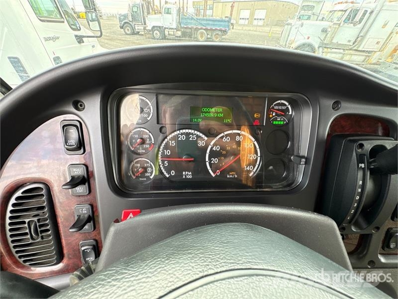 Freightliner M2 106 4x2 Freight Van Truck Sanduk kamioni