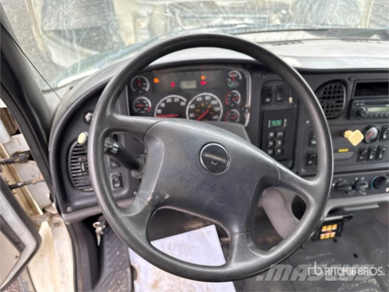 Freightliner M2 106 4x4 Extended Cab Service Truck 市政车