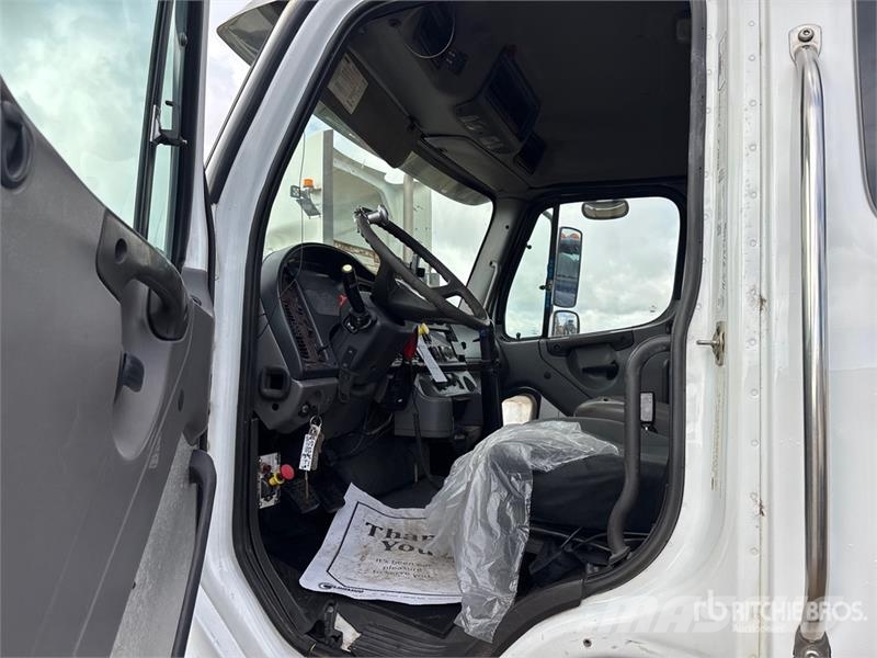 Freightliner M2 106 4x2 Extended Cab Tow Truck Hinausautot
