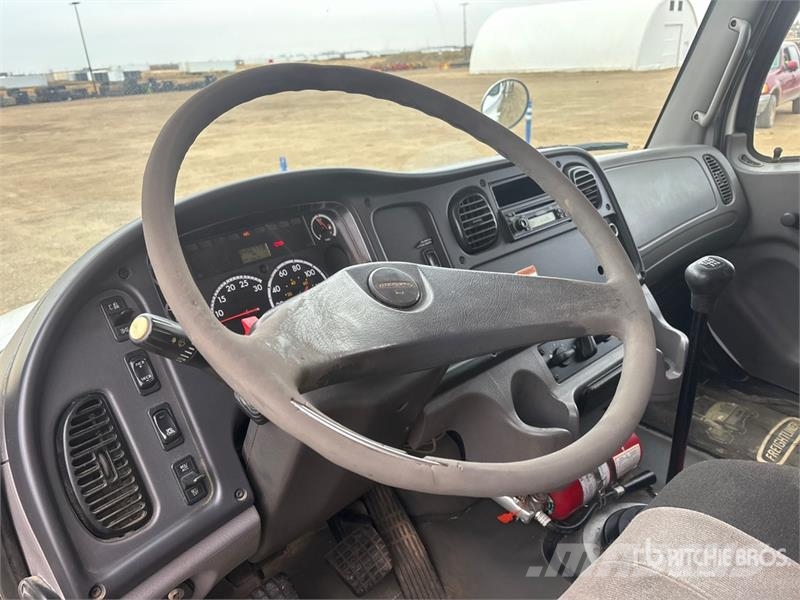Freightliner M2 106 4x2 Van Truck Sanduk kamioni