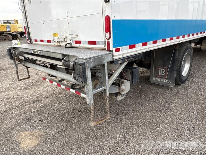 Freightliner M2 106 4x2 Freight Van Truck Фургони