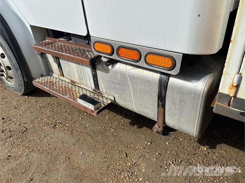 Freightliner M2 106 4x2 Extended Cab Tow Truck Hinausautot