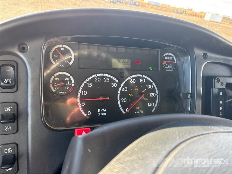 Freightliner M2 106 4x2 Van Truck Skapbiler