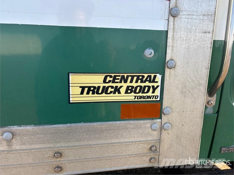 Freightliner M2 106 4x2 Van Truck Skapbiler