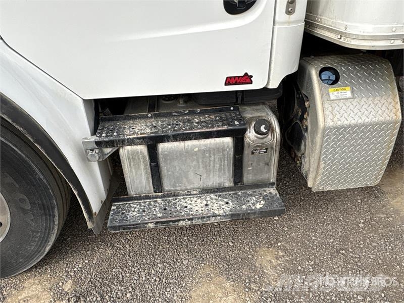 Freightliner M2 106 4x2 Freight Van Truck Фургони