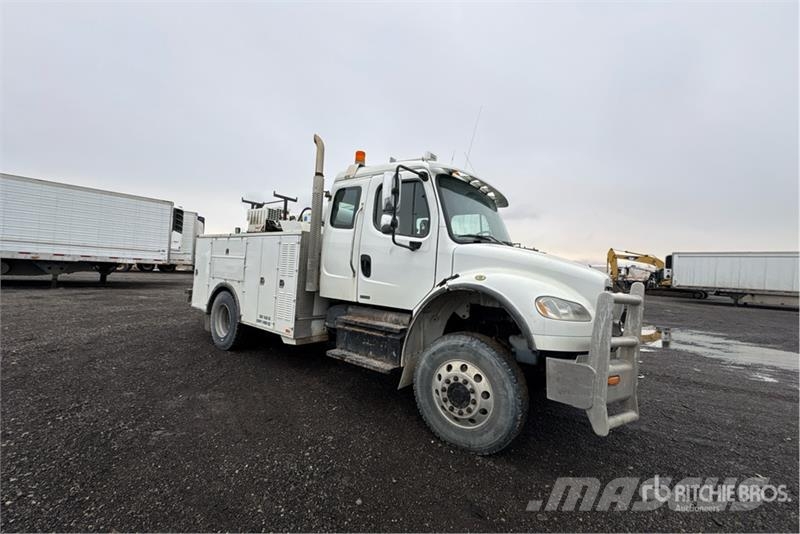 Freightliner M2 106 4x4 Extended Cab Service Truck 市政车