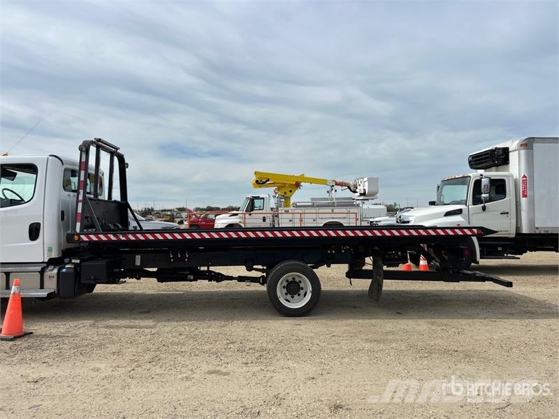 Freightliner M2 106 4x2 Rollback Truck Hinausautot