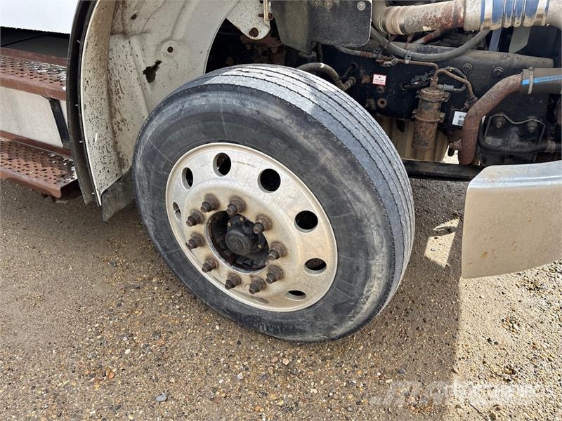 Freightliner M2 106 4x2 Extended Cab Tow Truck Hinausautot