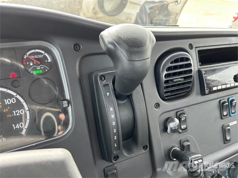 Freightliner M2 106 4x2 Rollback Truck Hinausautot
