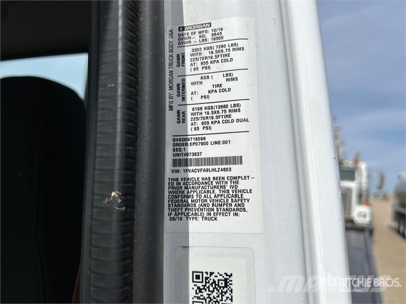 Freightliner M2 106 4x2 Rollback Truck Hinausautot