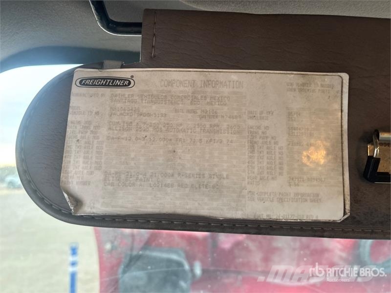 Freightliner M2 106 4x2 Van Truck Фургони