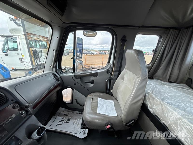 Freightliner M2 106 4x2 Extended Cab Tow Truck Hinausautot