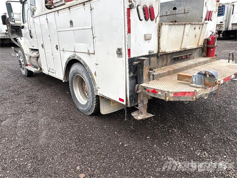 Freightliner M2 106 4x4 Extended Cab Service Truck 市政车