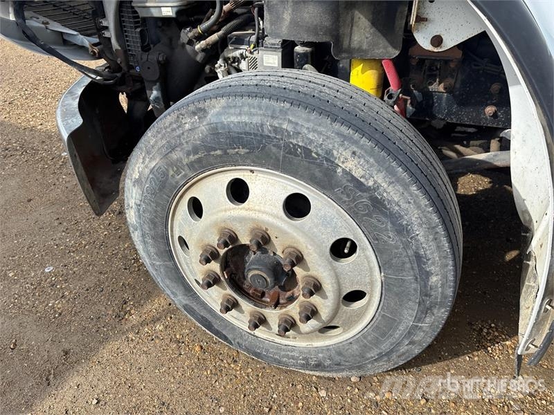 Freightliner M2 106 4x2 Extended Cab Tow Truck Hinausautot