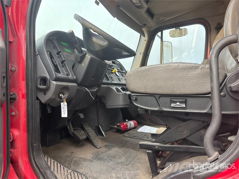 Freightliner M2 106 4x2 Van Truck Фургони